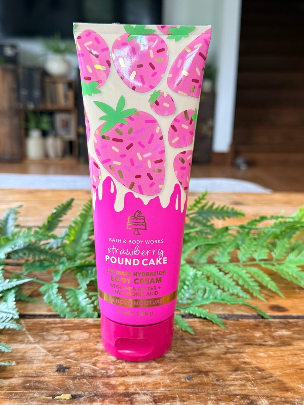 Bath & Body Works Strawberry Poundcake Body Cream - Pink & Cream